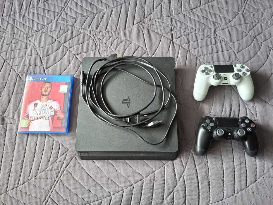 Playstation 4 slim