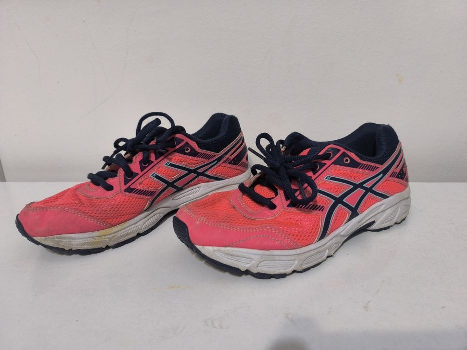 Asics обувки номер 37.5