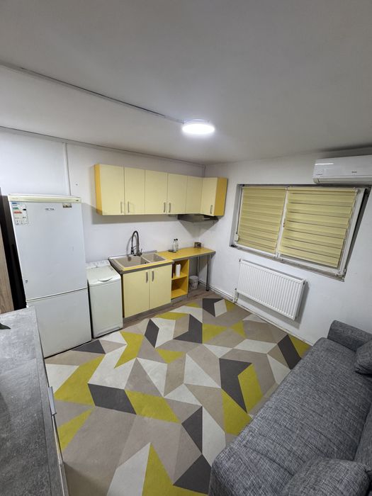 Proprietar inchiriez garsoniera In zona UMT