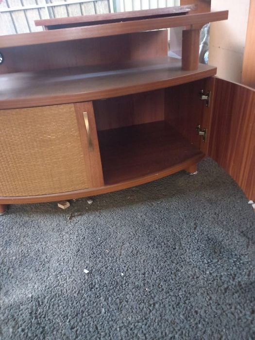 Продаю тумбу под телевизор