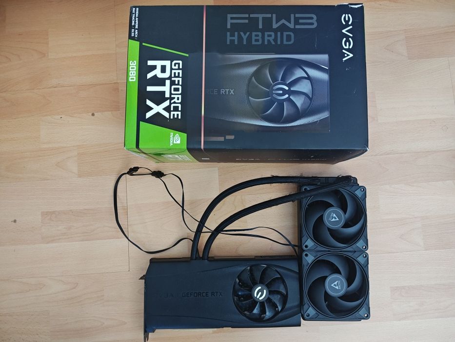RTX 3080 EVGA cu racire pe lichid modificata