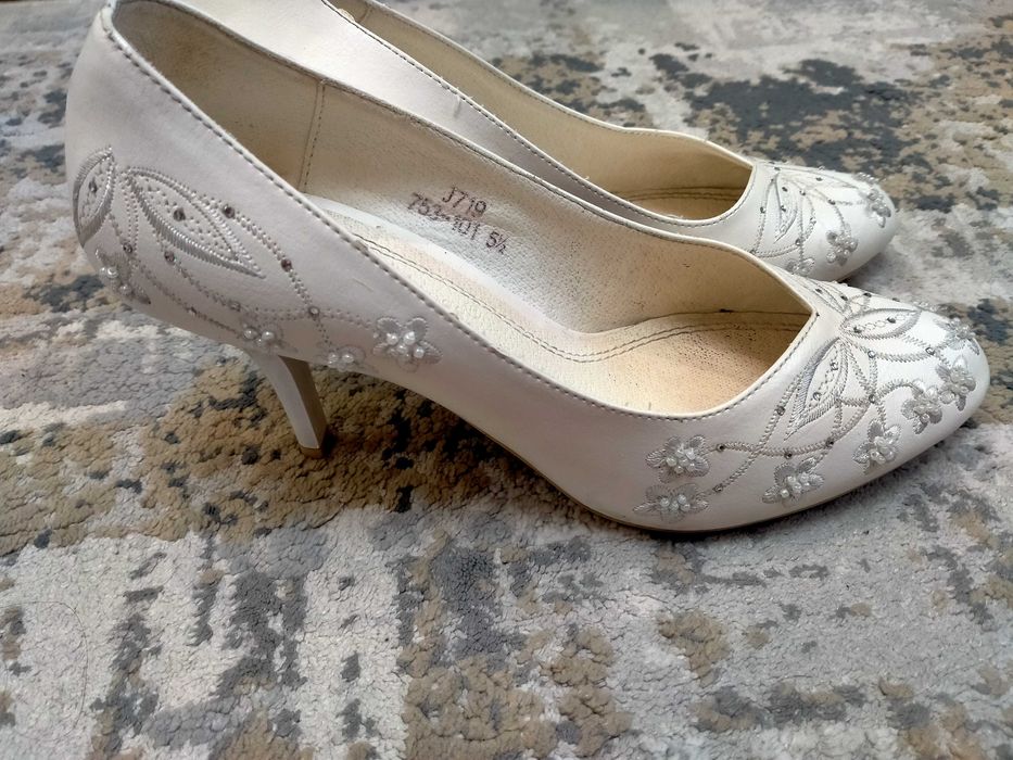 Продам свадебные туфли