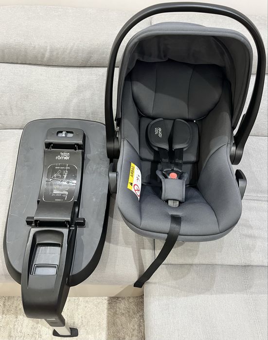 Столче за кола Britax Romer Baby Safe с основа за детско столче ISOFIX
