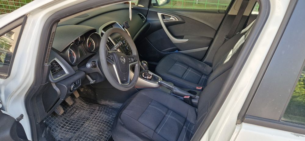 Vând Opel Astra J 1.7 CDTI