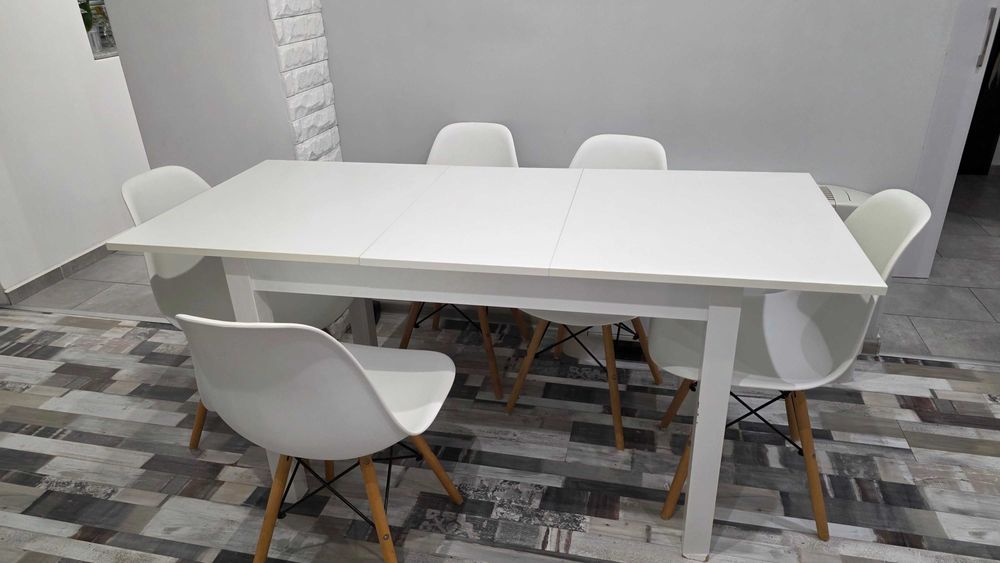 Маса със столове