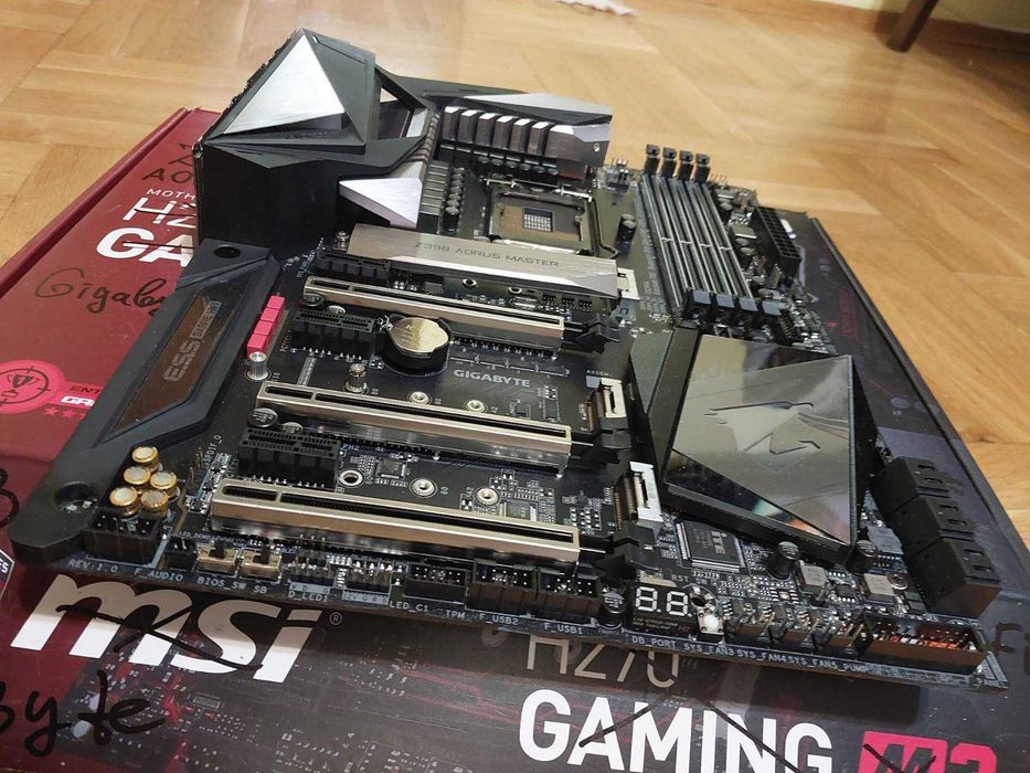 Intel Core i5 9600KF + Gigabyte Z390 Aorus Master Wi-Fi