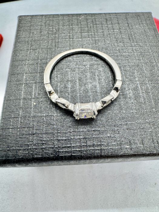 Сребърен пръстен с мойсанит (диамант) 0.5 карата