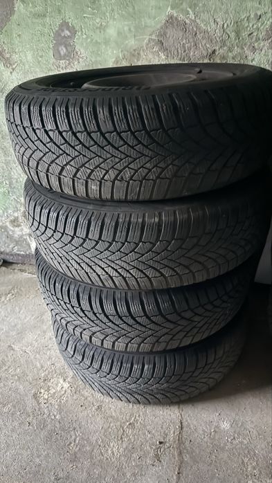 Продавам джанти с гуми и оригинални тасове за голф 5 или 6 195.65.15