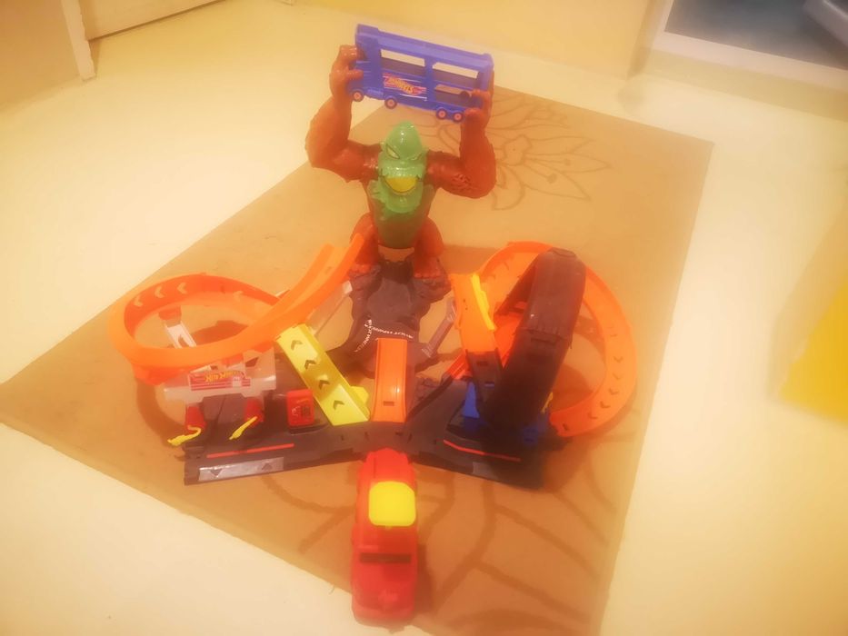 Писта на Hotweels