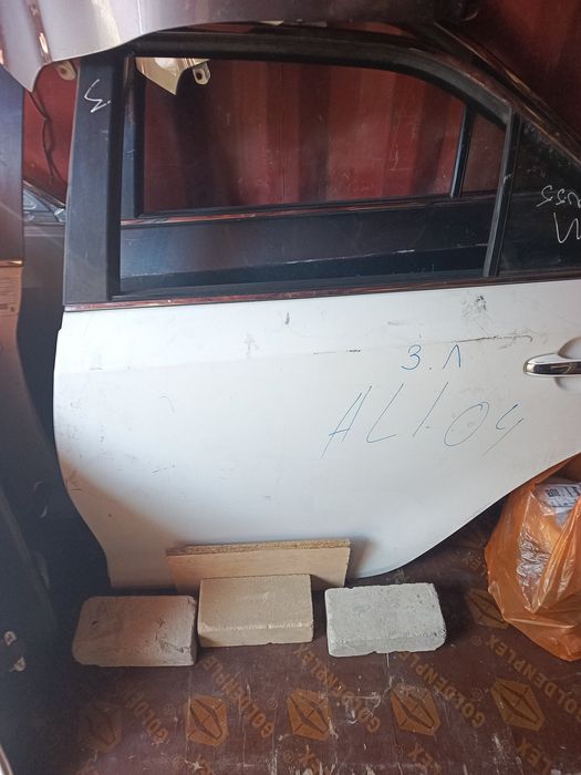 Тойота камри 50  дверь