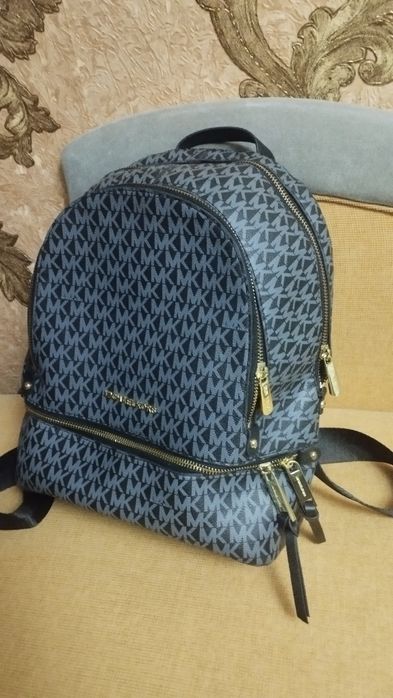 Продам рюкзак для девочек