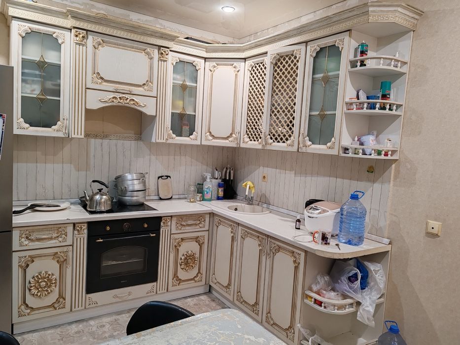 Продаеться Кухный гарнитур и Шкаф Прихожный