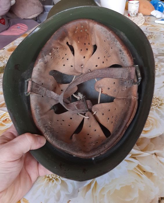 Военна каска автентична