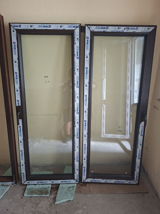 Vand fereaatra balcon  culoare maron închis dimensiune  Latime 191 cm înaltime 167,5 cm .precizez,ca sunt noi pret 2170 roni  si acoperis balcon  50 r