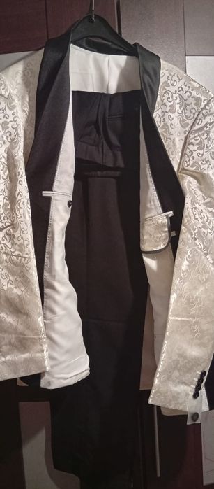 Costum mire si pantofi ambele noi nepurtate