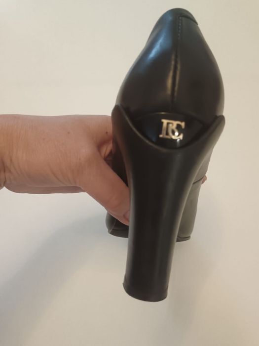 Продам туфли Basconi