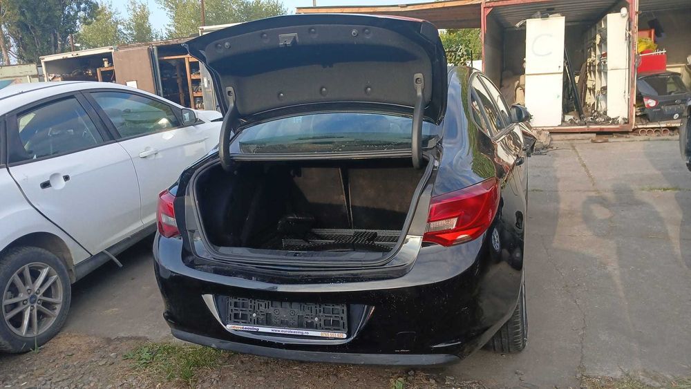 Dezmembrez Opel Astra J 1.6 Benzina Din 2018 - B16XER
