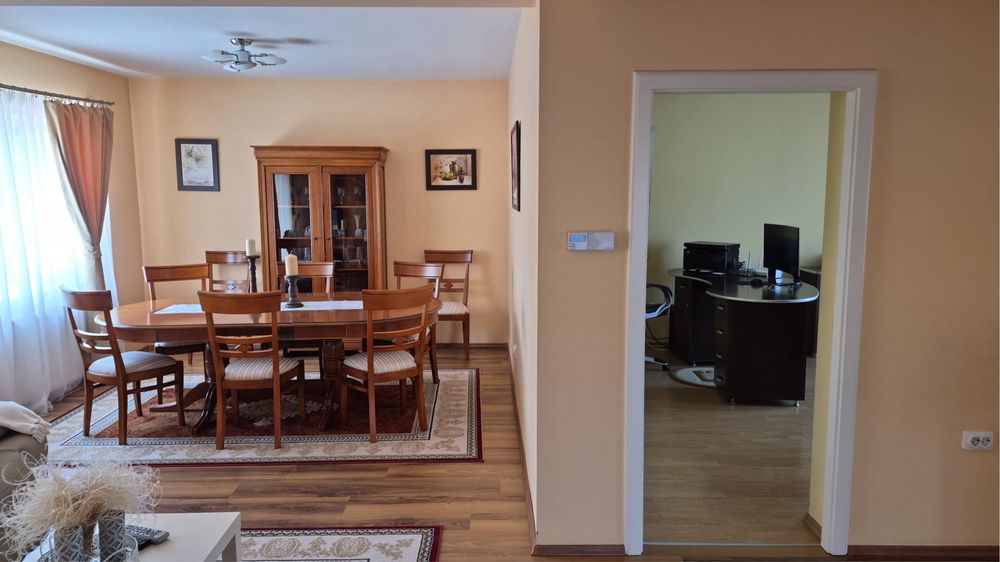 Apartamente la curte de inchiriat 2 camere+ living sau casa cu 6 dormitoare