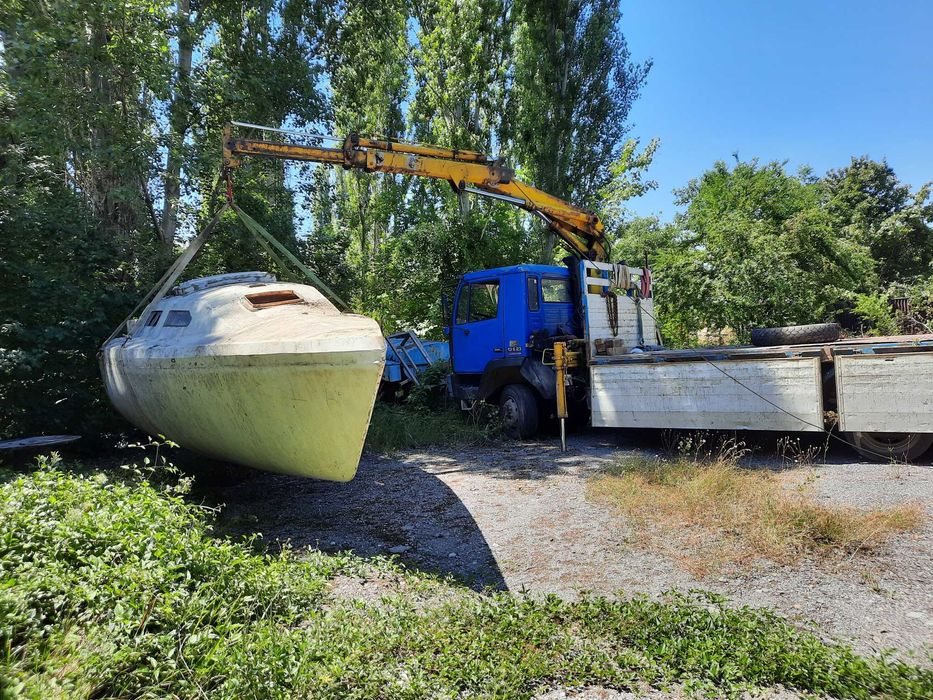 камион с кран и бус с кран транспортни услуги