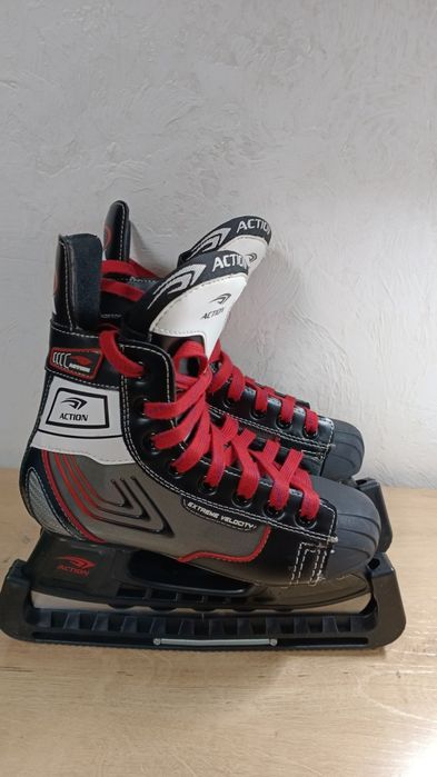 Коньки хоккейные