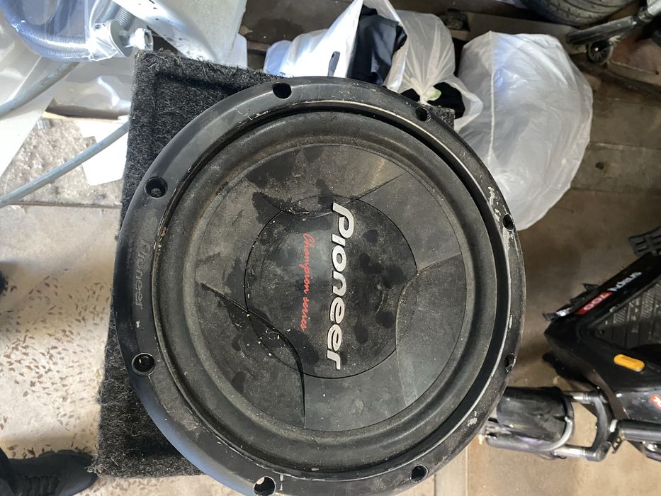 Продам короб с усилителем и блин