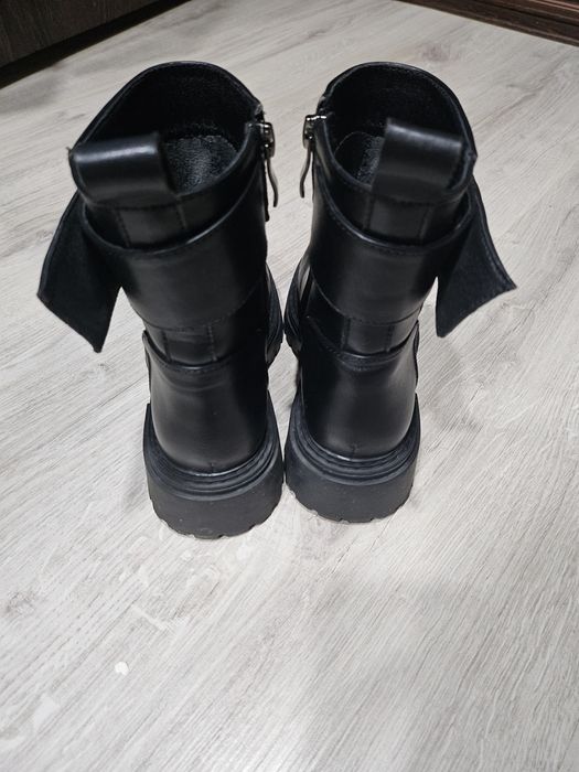 Продам ботинки осень весна на девочку