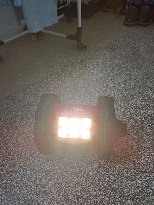 Lampa de lucru Milwaukee