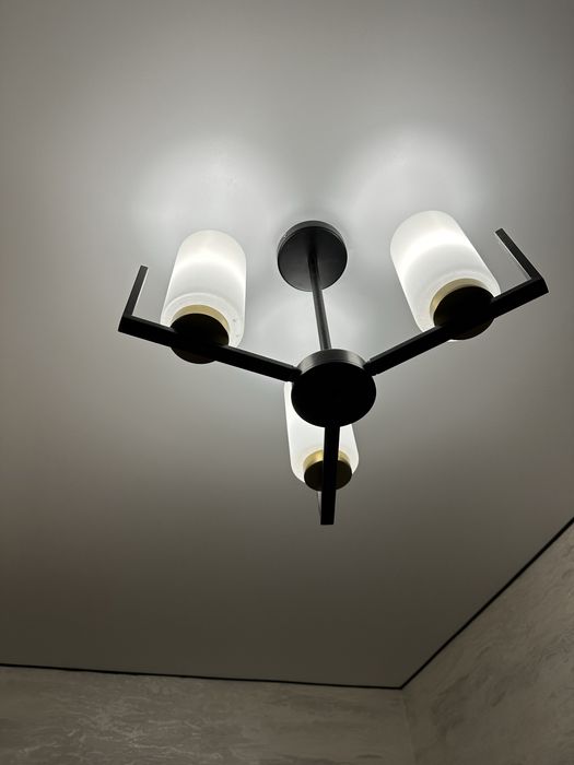 Продам 3 люстры новые