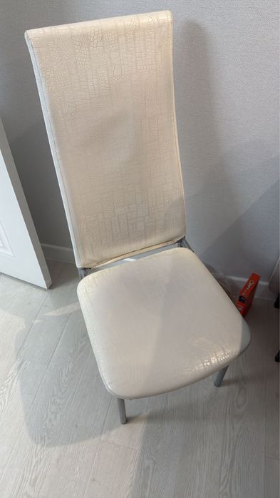 Стулья 2 шт. Один бесплатно