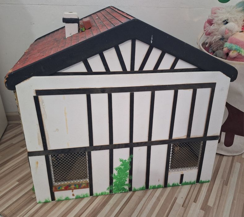 Масивна дървена детска къща с аксесоари