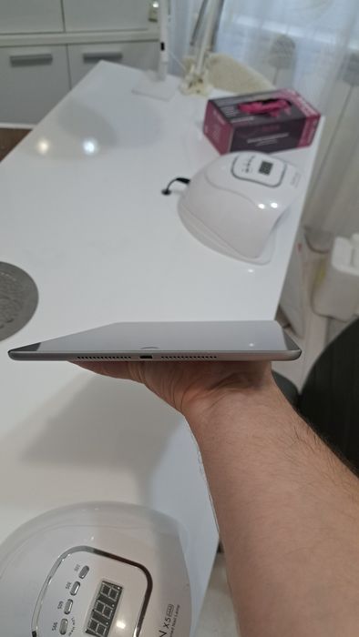 iPad Air 2 – 16GB, Space Gray, în stare foarte bună