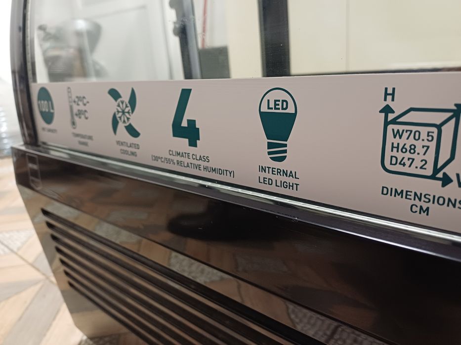 Vând vitrina frigorifica