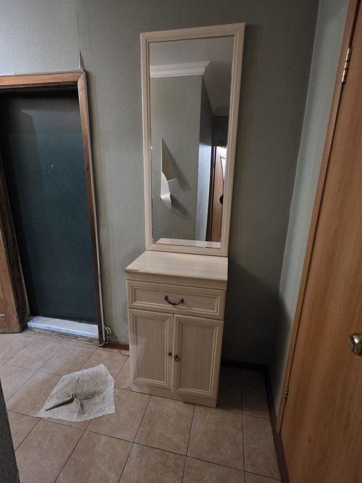 Продам прихожий  шкаф есть доставка