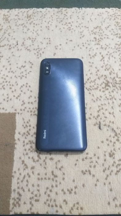 Bu telefon Redmi 9 A holati yaxshi yonidagi rangi ozgina kõchgan xolos