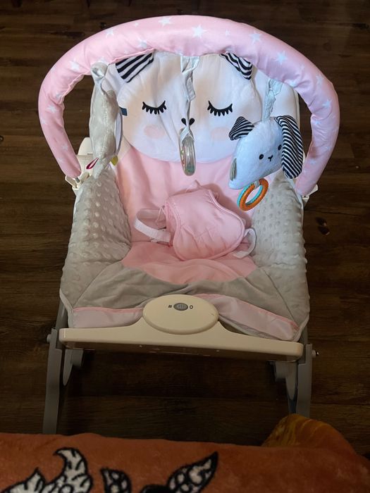 Vând balansoar este nou am și cutia la el