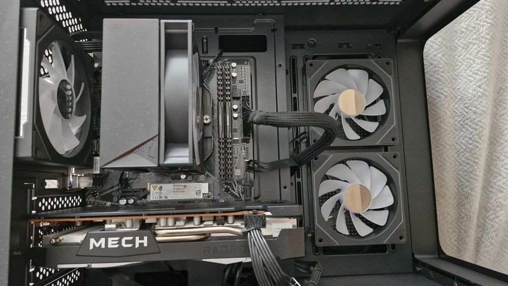 PC Gaming Fish Tank ARGB | RX 6600 | Display Temp | Video Asamblare TikTok/YT