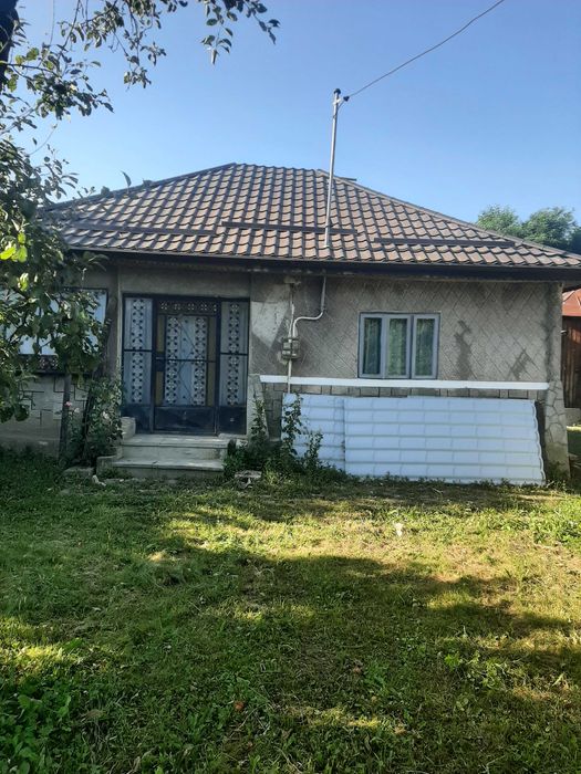 Casa si Teren mare de VANZARE langa Primarie