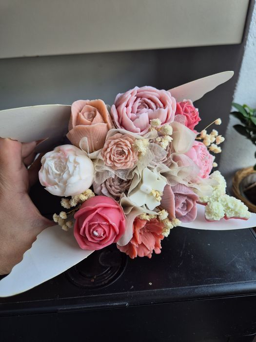 Aranjamente florale din ceara de soia