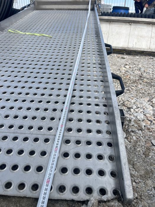 Товарна рампа за бус