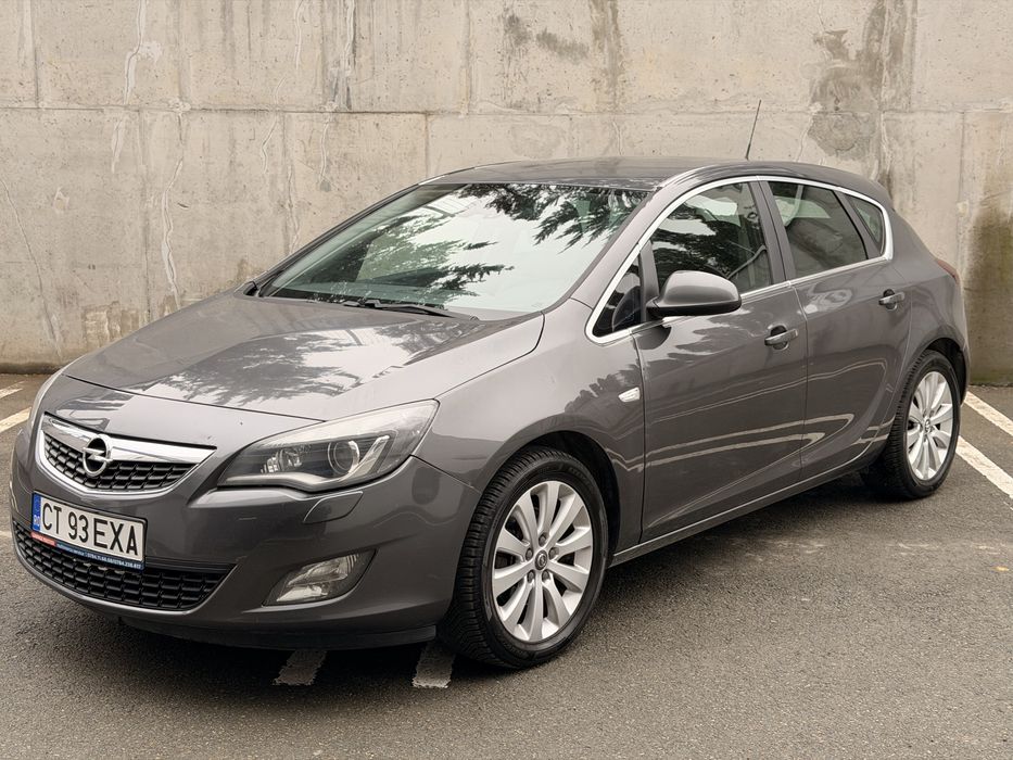 Opel Astra J 1.7 diesel 125cp/Pilot automat/ Climatronic/ Camera spate