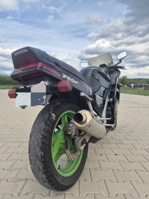 Motobicicleta honda vfr 750
