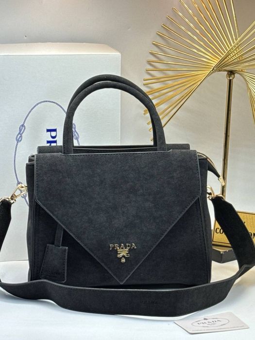 Geanta Prada noua !!! Dimensiuni 26/20 !!!