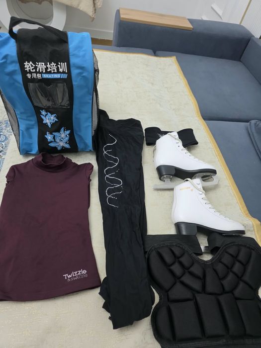 Продам комплект для фигурного катания