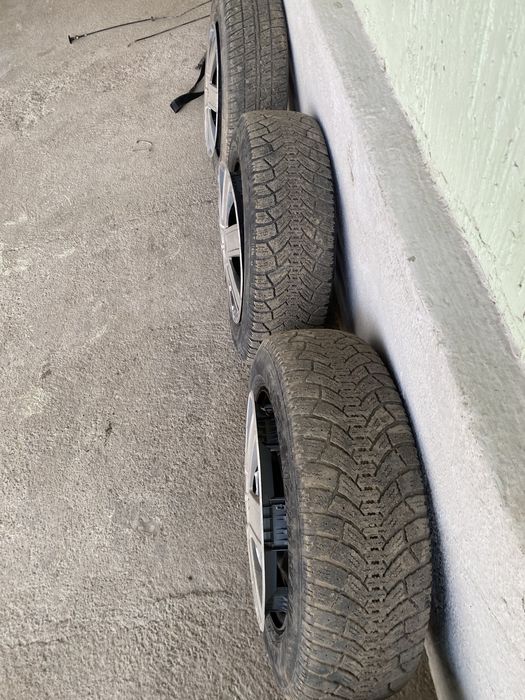 Шины с дисками хорошем состояний