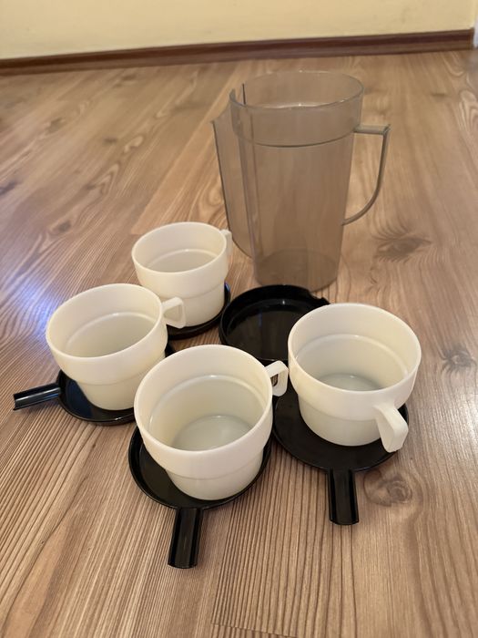 Туристически комплект 4 бр. чаши + чинийки. 2 комплелта