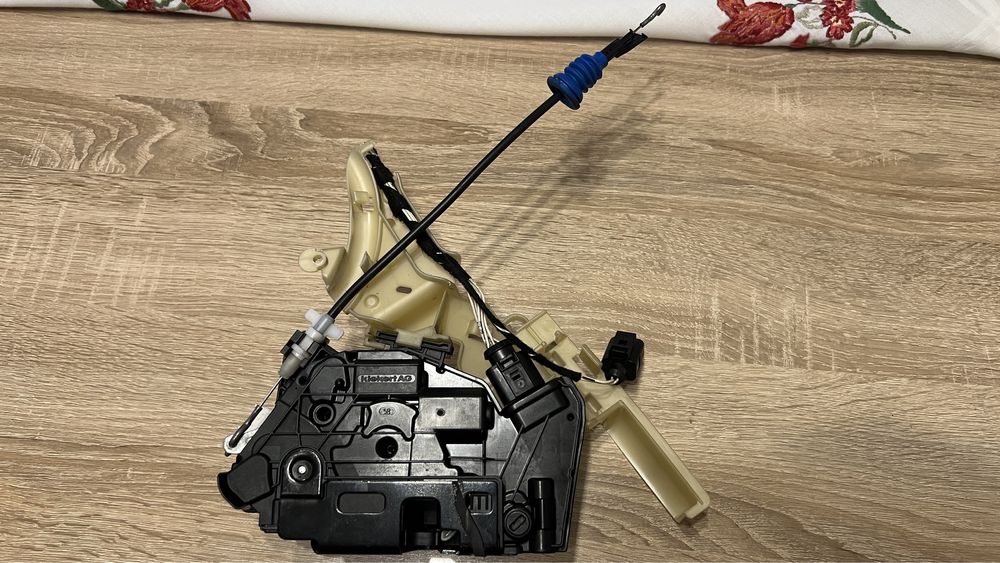 Broasca VW Passat CC facelift (2012-2016) spate dreapta, 5N0 839 016G