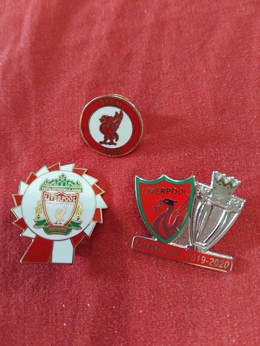 ОРИГИНАЛНИ футбол и значки