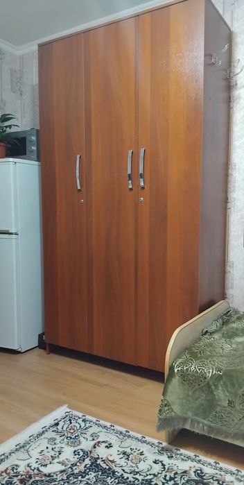 Продам шифоньер трёхдверный.