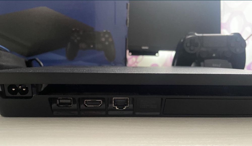 Playstation 4 slim