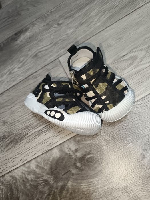 Продам сандали..